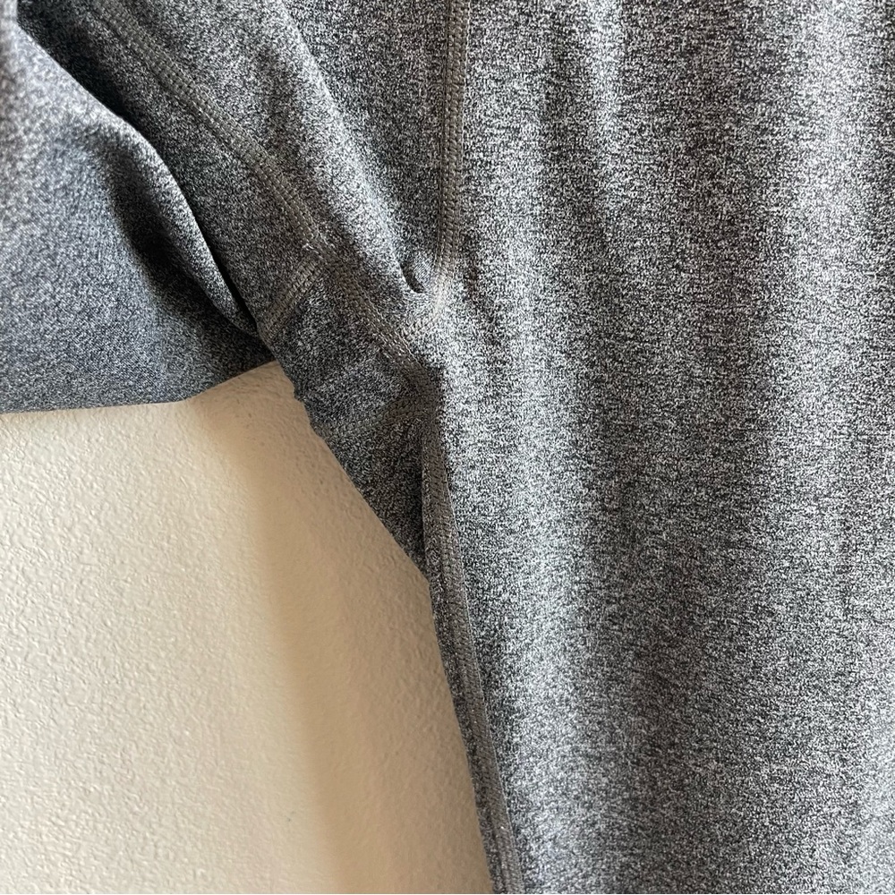 Athleta Salutation Capris S Euc - image 4